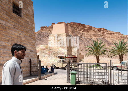 Il Wadi Rum, GIORDANIA - Apr 30, 2014: la parte interna del Wadi Rum Visitor Center. Wadi Rum valle è il sito Patrimonio Mondiale dell'UNESCO Foto Stock