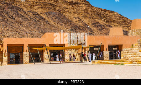 Il Wadi Rum, GIORDANIA - Apr 30, 2014: la parte interna del Wadi Rum Visitor Center. Wadi Rum valle è il sito Patrimonio Mondiale dell'UNESCO Foto Stock