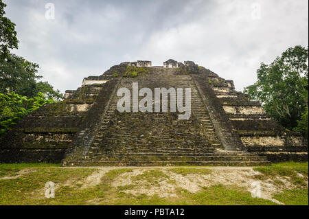 Il mondo perduto Piramide (struttura 5C-54), Mundo Perdido, Guatemala Foto Stock