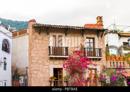 Architettura di Taxco, Messico. La città è nota per i suoi prodotti di argento Foto Stock