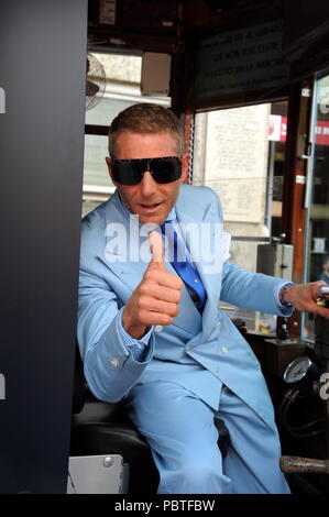 Lapo Elkann presenta la sua nuova linea di occhiali da sole giri in Milano, Italia con: Lapo Elkann Dove: Milano, Italia Quando: 28 giu 2018 Credit: IPA/WENN.com * * disponibile solo per la pubblicazione in UK, USA, Germania, Austria, Svizzera** Foto Stock