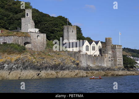 Castello di Dartmouth visto di entrata al fiume Dart, Dartmouth, Devon, Inghilterra Foto Stock