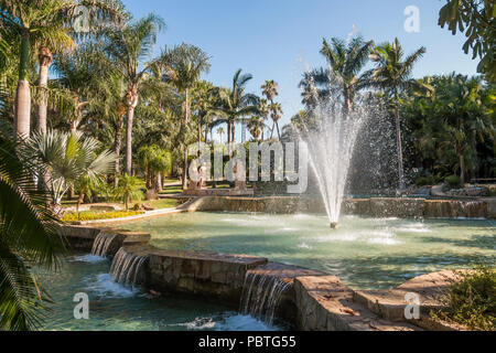 Fontane, al giardino botanico, Molino de Inca, Torremolinos, Andalusia, Spagna. Foto Stock