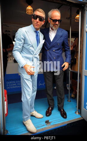 Lapo Elkann presenta la sua nuova linea di occhiali da sole giri in Milano, Italia con: Lapo Elkann Dove: Milano, Italia Quando: 28 giu 2018 Credit: IPA/WENN.com * * disponibile solo per la pubblicazione in UK, USA, Germania, Austria, Svizzera** Foto Stock