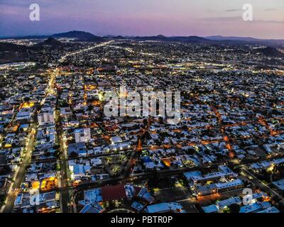 Vista aerea del la ciudad de Hermosillo. Panorámicas de Hermosillo al anochecer. (Foto: Luis Gutiérrez / NortePhoto.com) vista aerea della città di Foto Stock