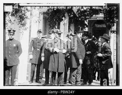 Adm. Osterhaus a City Hall Foto Stock