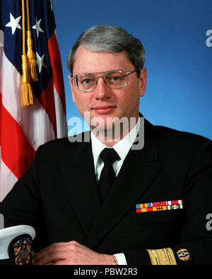 Admiral Ted Gordon. Ritratto: US Navy (USN) ammiraglio posteriore (RDML) (metà inferiore) John E. Gordon Foto Stock