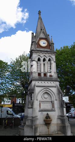 La torre dell orologio a Bitterne triangolo Park, Southampton, Hampshire, Inghilterra, Regno Unito Foto Stock