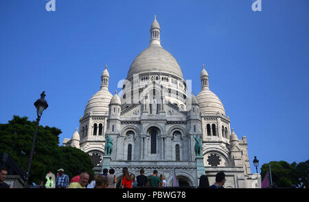 Luglio 21, 2018 - Parigi, Francia - la Basilique du Sacro Cuore di Montmartre a Parigi, Francia. Questa pietra miliare di Montmartre, xix secolo basilica costruita dal governo francese in seguito alla guerra franco-prussiana, dispone di una grande cupola medievale che offre eccellenti vedute della città. (Credito Immagine: © Leigh Taylor via ZUMA filo) Foto Stock