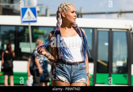 Tallinn, Estland. Il 30 luglio, 2018. Sandra Ray in posa sulla strada a Tallinn Estonia - 30 Luglio 2018 - Il Credit: Pista Manhattan ***per solo uso editoriale*** | Verwendung weltweit/dpa/Alamy Live News Foto Stock