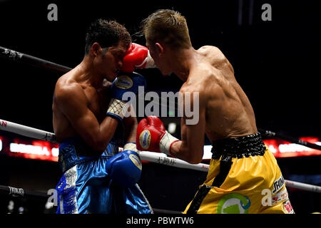 Qingdao, Qingdao, Cina. 31 Luglio, 2018. Qingdao, CINA-boxer giapponese Sho Kimura Sho sconfigge pugile filippino a WBA World Boxing campionato a Qingdao, Cina orientale della provincia di Shandong, Luglio 27th, 2018. Credito: SIPA Asia/ZUMA filo/Alamy Live News Foto Stock