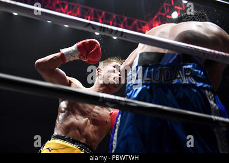 Qingdao, Qingdao, Cina. 31 Luglio, 2018. Qingdao, CINA-boxer giapponese Sho Kimura Sho sconfigge pugile filippino a WBA World Boxing campionato a Qingdao, Cina orientale della provincia di Shandong, Luglio 27th, 2018. Credito: SIPA Asia/ZUMA filo/Alamy Live News Foto Stock