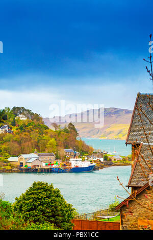 Il servizio NLB nave "Stella Polare" è ormeggiato al deposito di NLB a Oban Harbour, Argyll and Bute, Scotland, Regno Unito Foto Stock