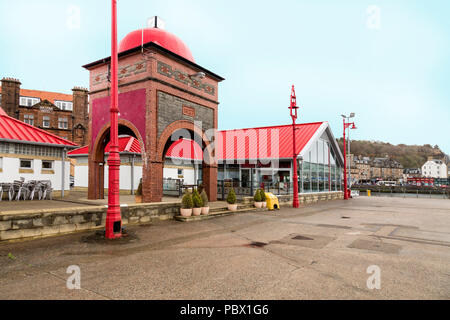 Il 1927 tower è la sola parte dell'originale North Pier di edifici che rimane a Oban, Argyll and Bute, Scotland, Regno Unito Foto Stock