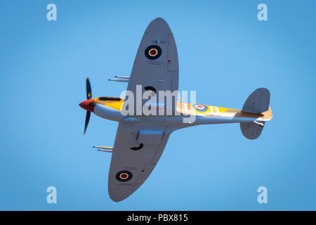 Fairford, Gloucestershire, Regno Unito - Luglio 14th, 2018: Un Supermarine Spitfire suona presso il Royal International Air Tattoo 2018 Foto Stock