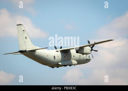 Fairford, Gloucestershire, Regno Unito - Luglio 14th, 2018: forza aerea italiana Alenia Aermacchi C-27J Spartan visualizza a Fairford International Air Tattoo 2018 Foto Stock