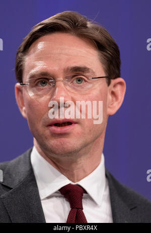 Il Belgio, Bruxelles, il 3/9/2018 : Reazione di Jyrki Katainen, il Commissario europeo per gli affari economici e monetari e l'Euro, contro l'America Foto Stock