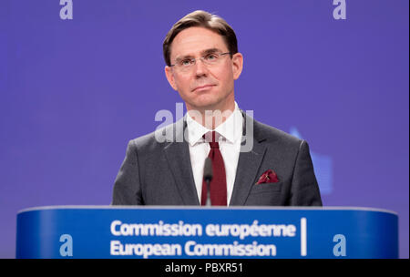 Il Belgio, Bruxelles, il 3/9/2018 : Reazione di Jyrki Katainen, il Commissario europeo per gli affari economici e monetari e l'Euro, contro l'America Foto Stock