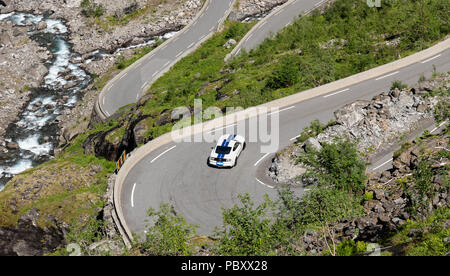 Ford Mustang auto sulla trollstigen pass, Norvegia Foto Stock