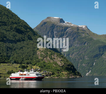 Hurtigruten, Nordlys sul Fiordo di Geiranger, Norvegia Foto Stock