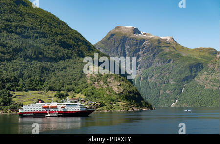Hurtigruten, Nordlys sul Fiordo di Geiranger, Norvegia Foto Stock