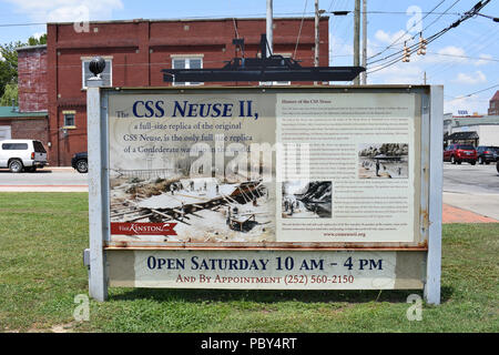 Un segno con informazioni sul CSS Neuse II a dimensione intera replica del CSS Neuse un confederato Ironclad navy ship. Foto Stock