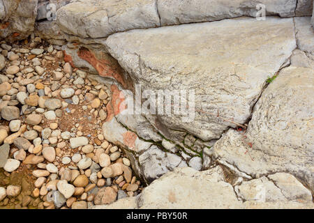 Formazioni di roccia nei pressi del fiume Pedernales, Pedernales Falls State Park, Texas, Stati Uniti d'America Foto Stock