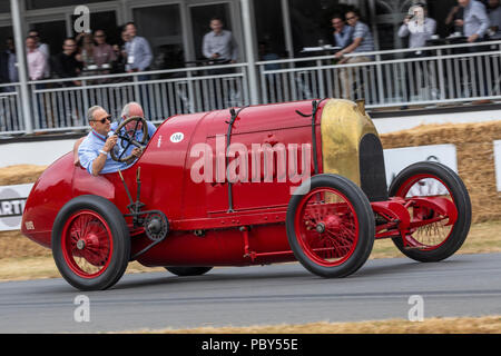 1911 Fiat S76 'Bestia di Torino' GP con driver Duncan Pittaway al 2018 Goodwood Festival of Speed, Sussex, Regno Unito. Foto Stock