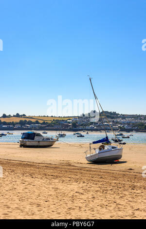 Instow, Devon, Regno Unito, con la bassa marea, guardando attraverso l'estuario del fiume Torridge a Appledore Foto Stock