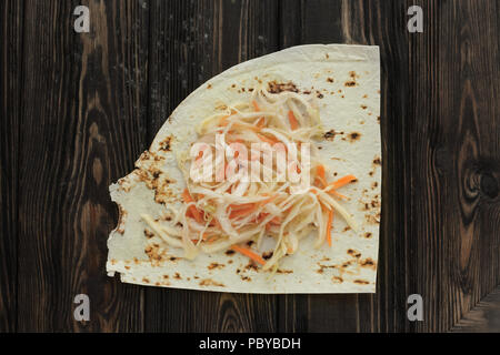 Lavash e il cavolo per rendere Shawarma fatti in casa Foto Stock