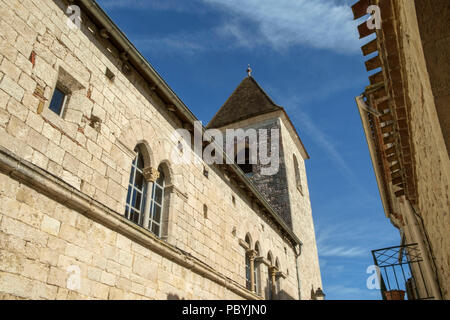 Tipico dettagli rustici sono ovunque su vecchi edifici nella pittoresca Tournon d'Agenais e Lot et Garonne, Francia Foto Stock