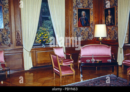 Inneneinrichtung auf Schloss Gymnich in Erftstadt, Deutschland 1980er Jahre. Interno del castello di Gymnich a Erftstadt, Germania degli anni ottanta. Foto Stock