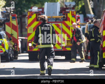 Scena di incendio al dodicesimo piano piatto in Grafton House, modo di Wellington, prua, a est di Londra. Dotato di: atmosfera, vista in cui: London, England, Regno Unito quando: 29 giu 2018 Credit: Wheatley/WENN Foto Stock