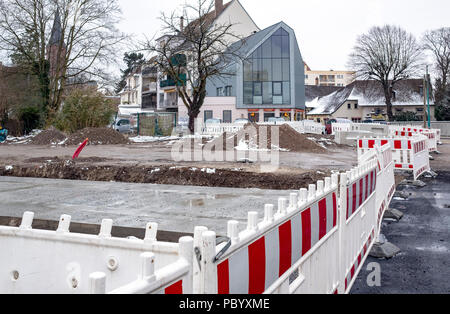 Strasburgo, tram preliminare sito in costruzione, linea e estensione, sicurezza barriere in plastica, case, Alsazia, Francia, Europa Foto Stock