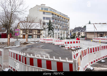 Strasburgo, tram preliminare sito in costruzione, linea e estensione, sicurezza barriere in plastica, case, Alsazia, Francia, Europa Foto Stock