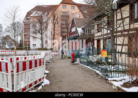 Strasburgo, tram preliminare sito in costruzione, linea e estensione, sicurezza barriere in plastica, case, Alsazia, Francia, Europa Foto Stock