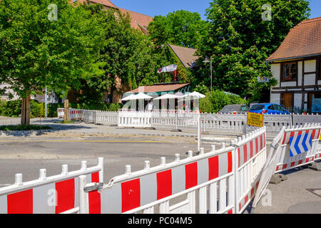 Strasburgo, tram preliminare sito in costruzione, linea e estensione, sicurezza barriere in plastica, quadrato, case, Alsazia, Francia, Europa Foto Stock