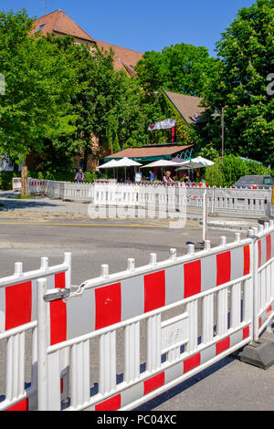 Strasburgo, tram preliminare sito in costruzione, linea e estensione, sicurezza barriere in plastica, quadrato, case, Alsazia, Francia, Europa Foto Stock