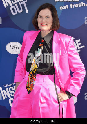 Paula poundstone 108 all'interno Premiere al El Capitan Theatre di Los Angeles. Giugno 8, 2015.paula poundstone 108 ------------- Red Carpet Event, verticale, STATI UNITI D'AMERICA, industria cinematografica, celebrità, fotografia, Bestof, arte cultura e intrattenimento, Topix celebrità moda / Verticale, meglio di, evento nella vita di Hollywood - California, moquette rossa e dietro le quinte, USA, industria cinematografica, celebrità, movie celebrità, personaggi televisivi, musica celebrità, fotografia, Bestof, arte cultura e intrattenimento, Topix, tre quarti, verticale, una persona, dall'anno , 2015, inchiesta tsuni@Gamma-US Foto Stock