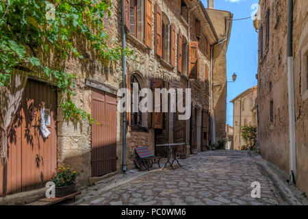 Simiane la Rotonde, Alpes-de-Haute-Provence, Francia, Europa Foto Stock