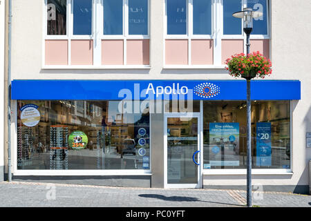 Apollo ottico a Gummersbach, Germania. Apollo è un marchio della GrandVision, un leader globale nel retail ottico con operazioni in 44 diversi paesi Foto Stock