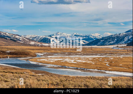 Lamar fiume nella valle di Lamar in inverno nel Parco Nazionale di Yellowstone Foto Stock