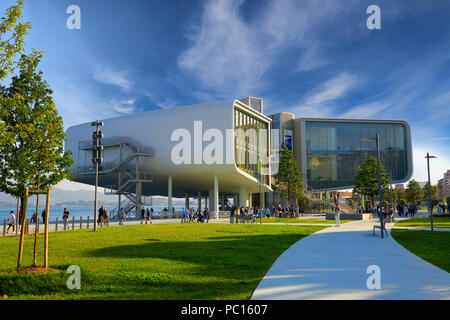 Botín Museo Centro di Arte e cultura. Botín Foundation, architetto Renzo Piano. Santander, Mare cantabrico, Cantabria, Spagna, Europa Foto Stock