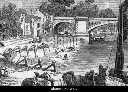 454 Old Barnes ponte ferroviario foreshore Foto Stock