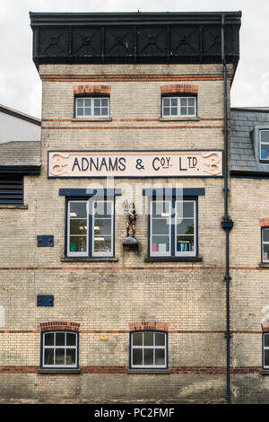 La facciata della fabbrica di birra Adnams edificio nella storica cittadina di Southwold, Suffolk REGNO UNITO Foto Stock