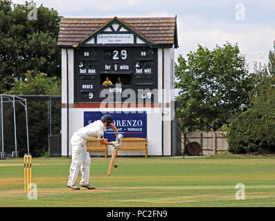 Grappenhall CC ( Grappers ) suonando Alderley Edge Cricket Club, ad ampio Lane, Grappenhall Village, Warrington, Cheshire, North West England, Regno Unito Foto Stock