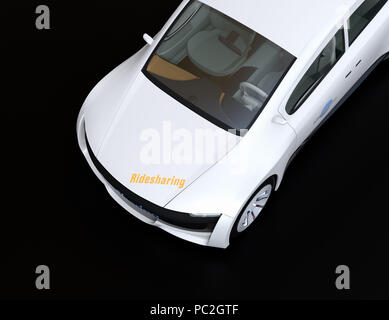 Vista ravvicinata di bianco auto elettrica su sfondo nero. Il rendering 3D'immagine. Foto Stock