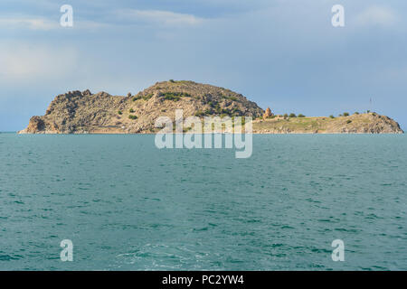 Vista Isola Akdamar con Cattedrale Armena chiesa di Santa Croce nel lago Van. Turchia Foto Stock