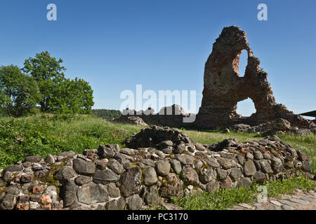 Resti del castello medievale in Viljandi, Estonia Foto Stock