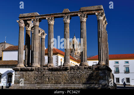 La rovina del Tempio romano nella città di Alentejo Evora Foto Stock